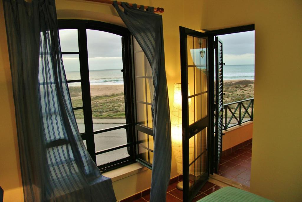 Supertubos Beach Hostel 아토우기아다발레이아 외부 사진