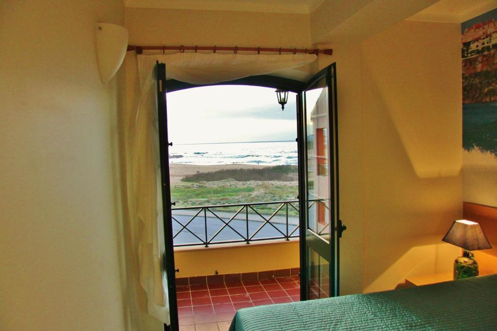 Supertubos Beach Hostel 아토우기아다발레이아 객실 사진